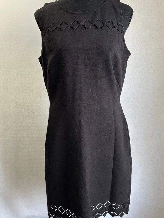 Ann Taylor Loft dress Women 8 Little Black LBD Sleeveless Cut Out Lace cocktail - Picture 2 of 6